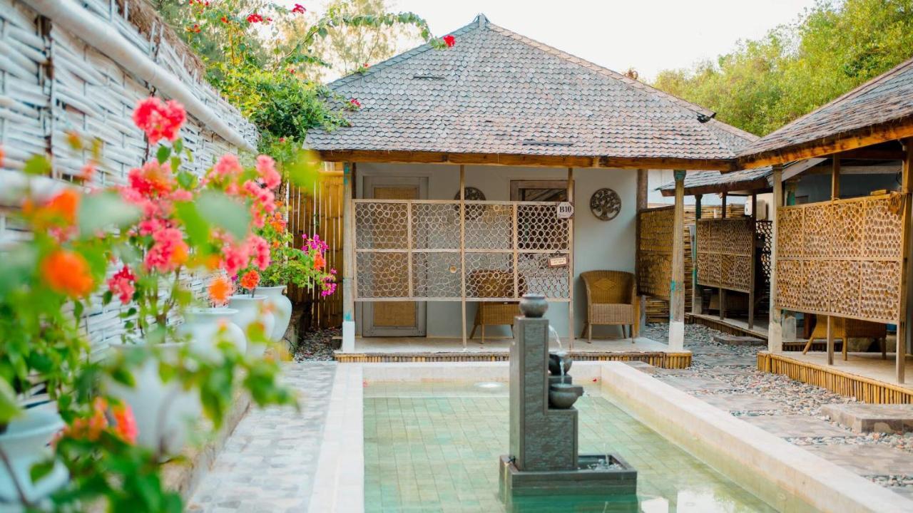 Bungalow Cafe Gili Beachfront Гили Мено Екстериор снимка
