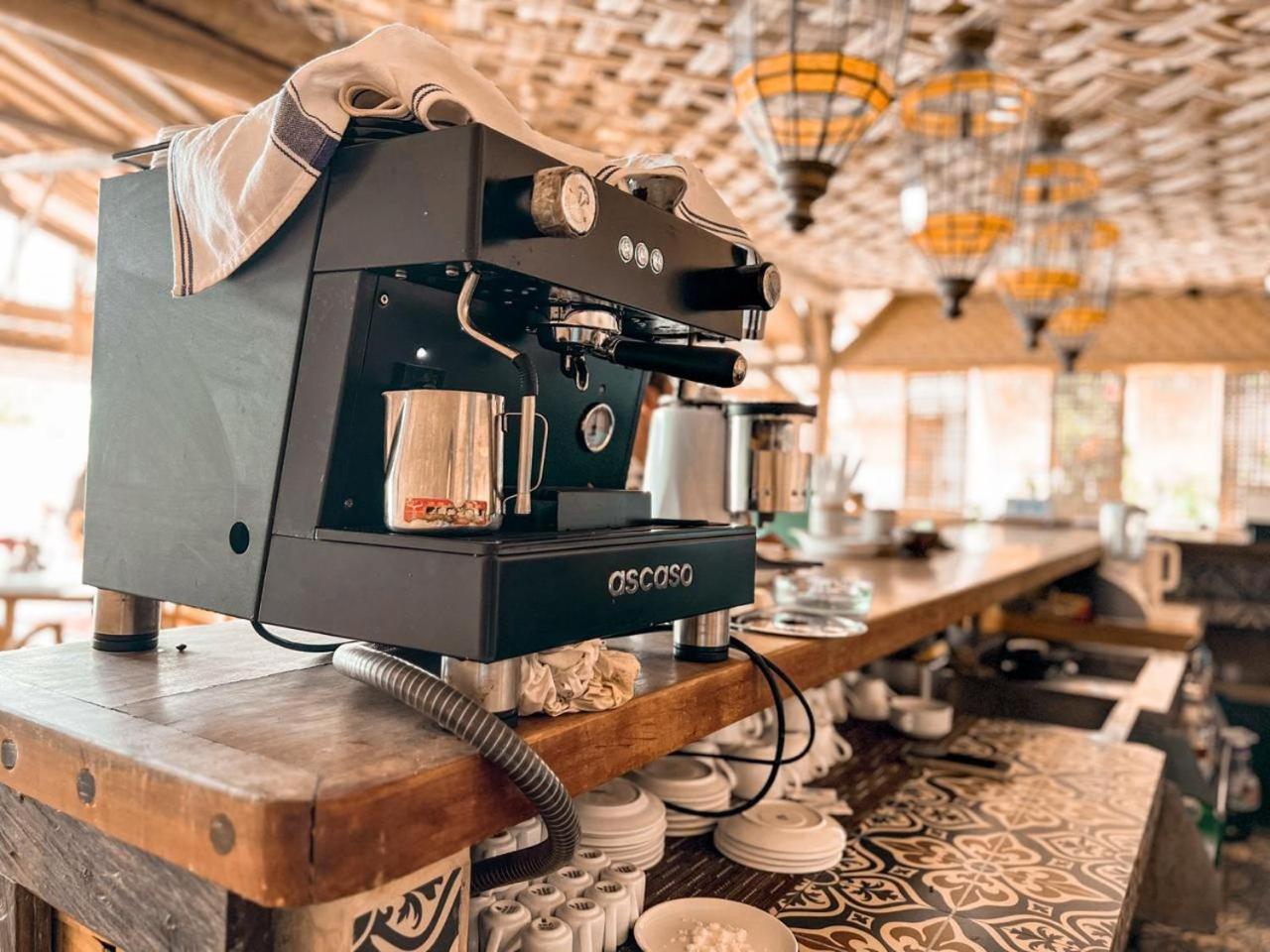 Bungalow Cafe Gili Beachfront Гили Мено Екстериор снимка