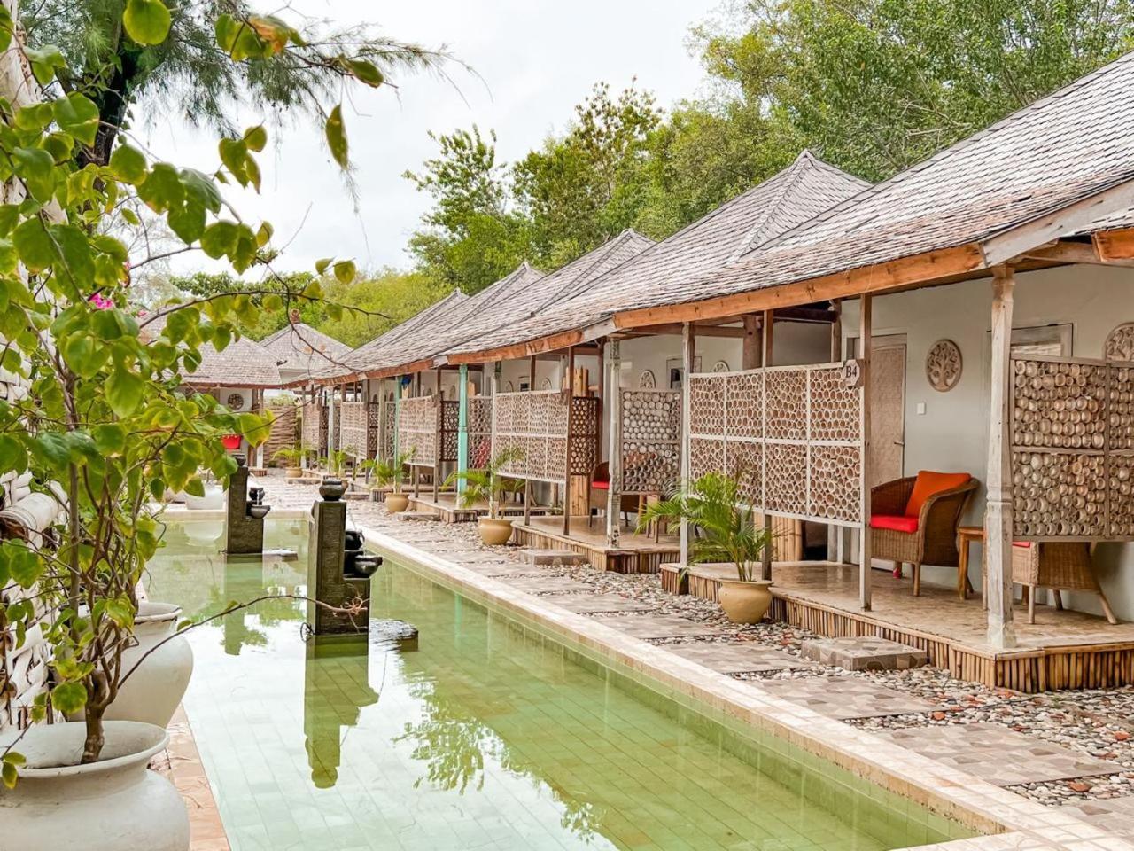 Bungalow Cafe Gili Beachfront Гили Мено Екстериор снимка