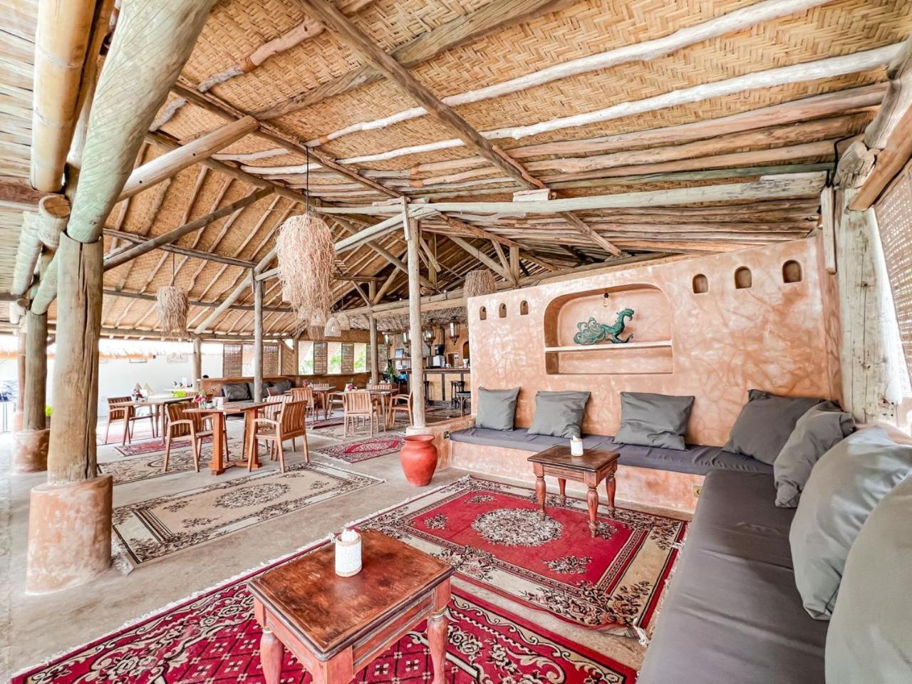 Bungalow Cafe Gili Beachfront Гили Мено Екстериор снимка